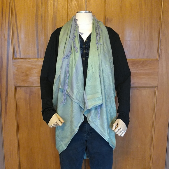 Green and Gray Wrap/Scarf - Picture 5 of 6